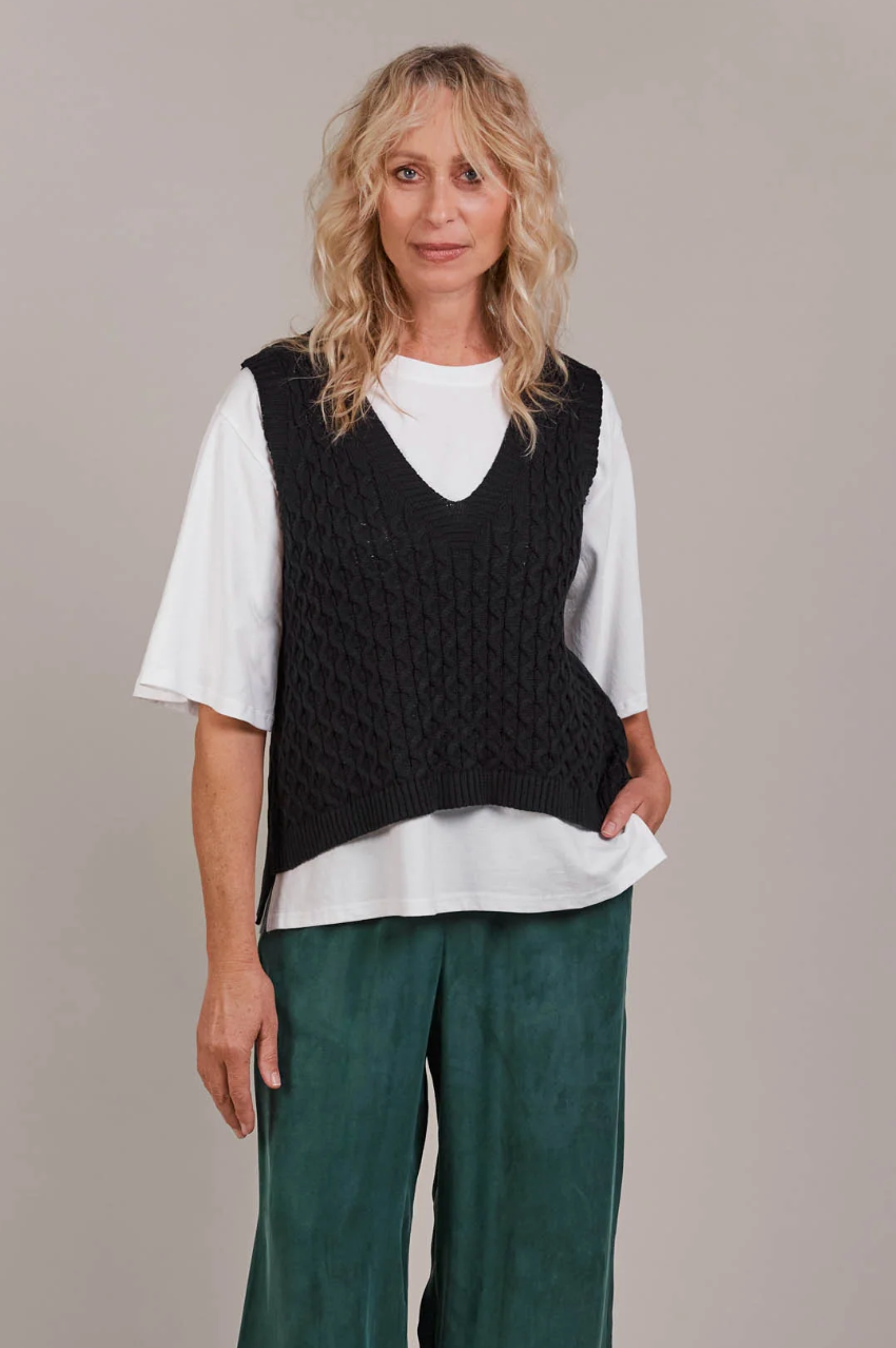 Naviva Vest - Black